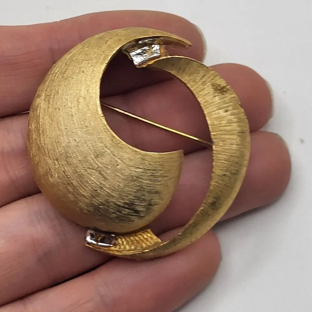 Vintage Brushed Gold JJ Circular Brooch Pin 1.75in